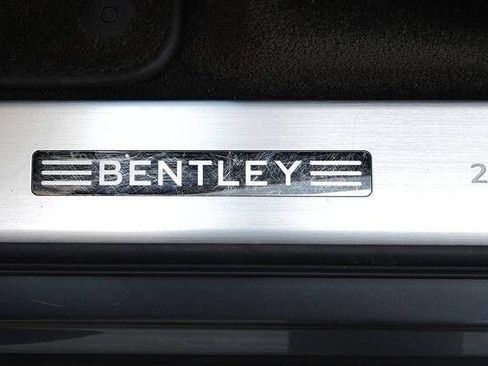 Used 2019 Bentley Bentayga image 43