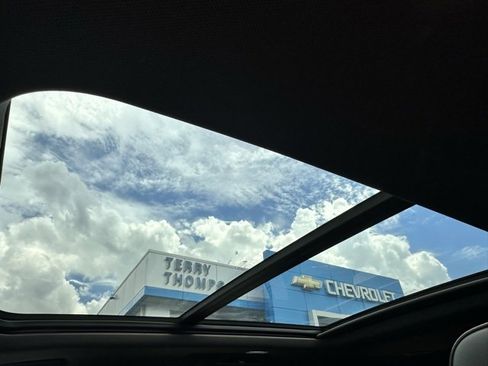 Used 2022 Chevrolet Suburban RST w/ Luxury Package image 10