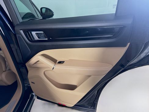 Used 2021 Porsche Cayenne image 27