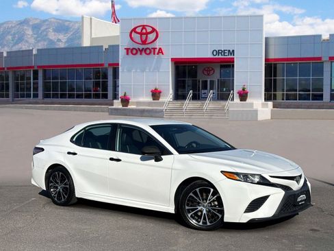 Used 2019 Toyota Camry SE FWD image 1