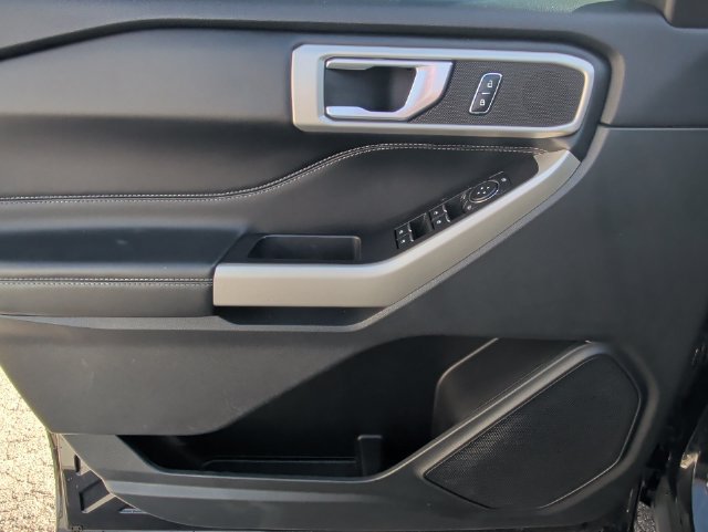 Used 2023 Ford Explorer XLT AWD/4WD image 30