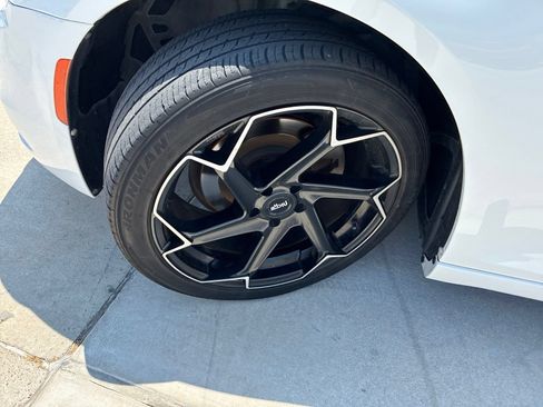 Used 2019 Chrysler 300 Touring L w/ Quick Order Package 22F RWD image 9