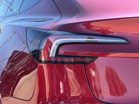 Used 2025 Tesla Model 3 Long Range image 8