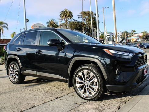 Used 2023 Toyota RAV4 XLE Premium FWD image 8