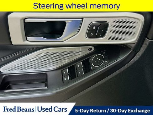 Used 2020 Ford Explorer Platinum w/ Premium Technology Package AWD/4WD image 24