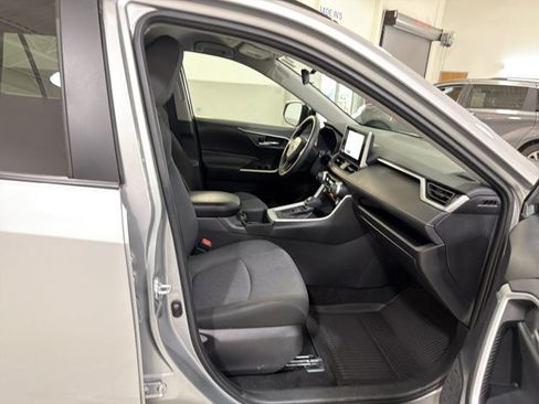Used 2024 Toyota RAV4 XLE FWD image 36