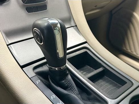 Used 2016 Ford Taurus SE image 14