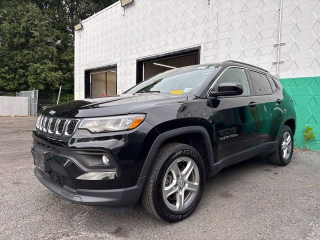 Used 2023 Jeep Compass Latitude AWD/4WD image 1