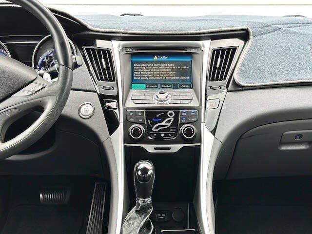 Used 2013 Hyundai Sonata Limited w/ Premium Pkg FWD image 15