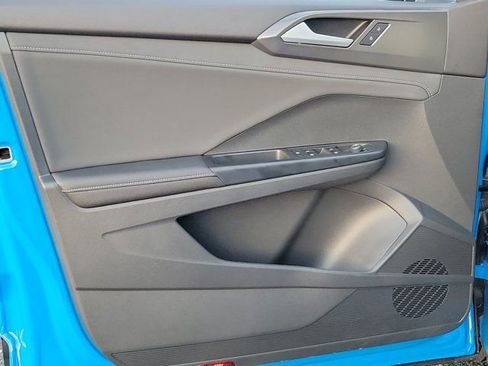 Used 2025 Volkswagen Taos SE image 20