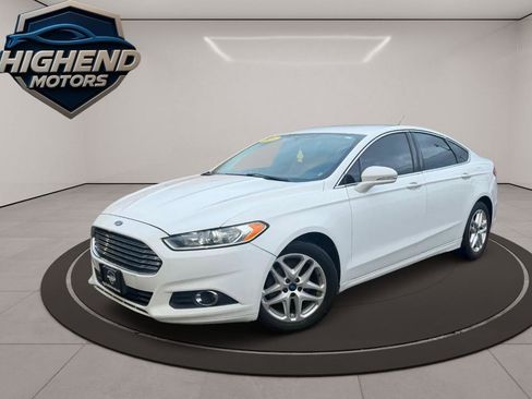 Used 2016 Ford Fusion SE w/ Equipment Group 202A FWD image 2