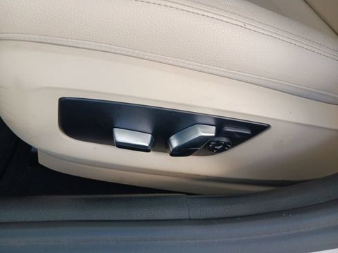 Used 2019 BMW 530i w/ Convenience Package RWD image 31