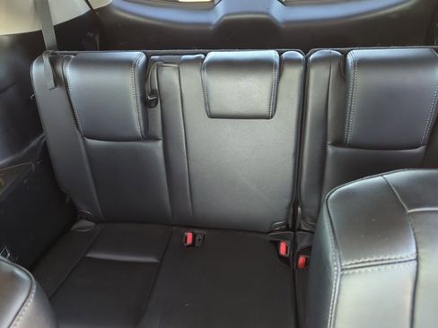 Used 2018 Toyota Highlander SE image 19