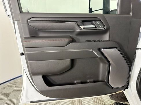 Used 2025 GMC Sierra 2500 AT4X image 12