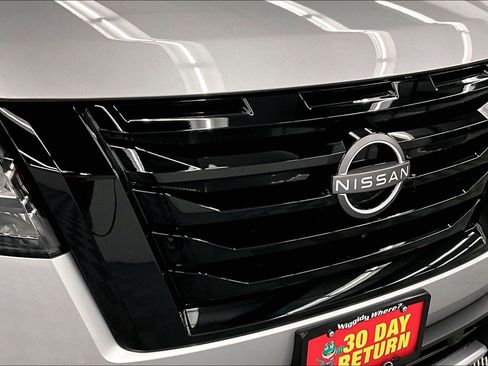 New 2025 Nissan Pathfinder Platinum w/ Lighting Package (N93) AWD/4WD image 15