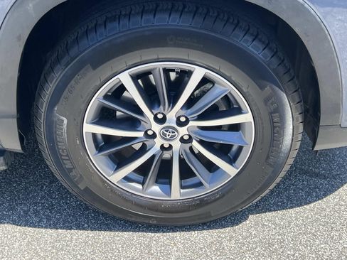 Used 2018 Toyota Highlander XLE FWD image 11