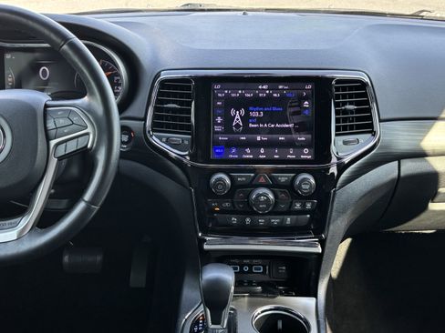 Used 2020 Jeep Grand Cherokee Altitude image 31