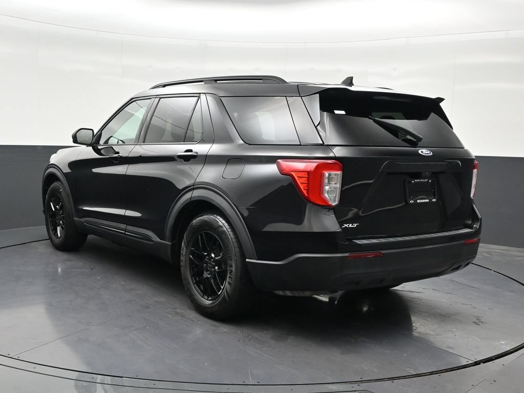 Used 2021 Ford Explorer XLT RWD image 3