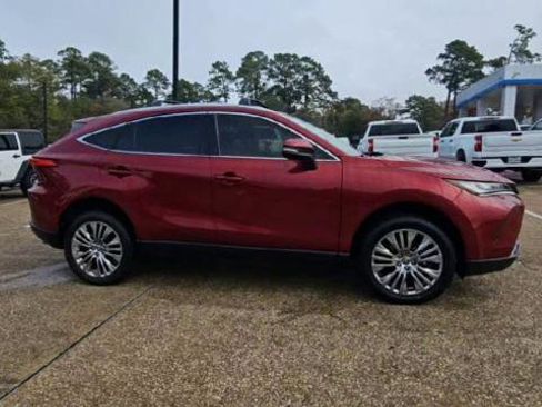 Used 2022 Toyota Venza LE image 9