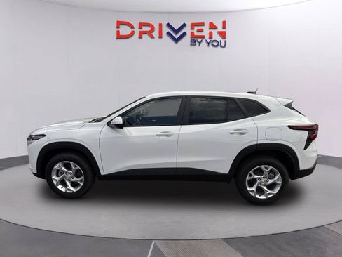 New 2026 Chevrolet Trax LS w/ LS Convenience Package FWD image 7