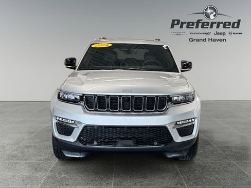 Used 2024 Jeep Grand Cherokee Limited w/ Luxury Tech Group II AWD/4WD image 11