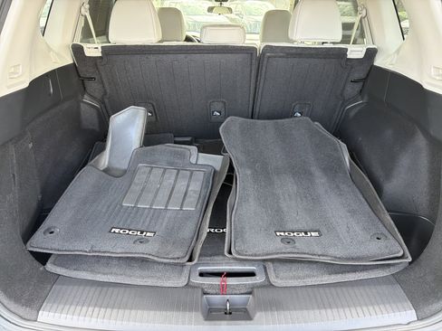 Used 2023 Nissan Rogue SV w/ SV Premium B Package image 18