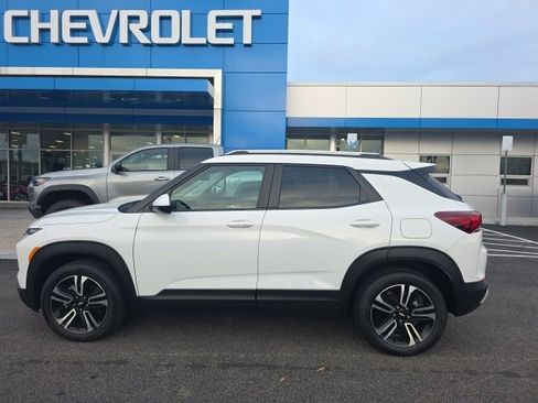 New 2025 Chevrolet TrailBlazer LT w/ Convenience Package image 3