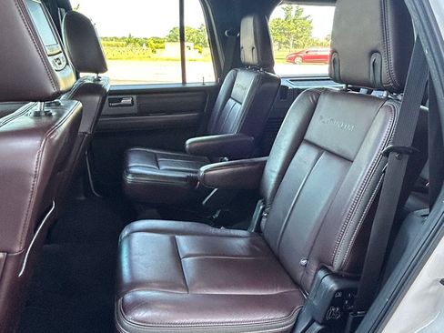 Used 2016 Ford Expedition Platinum RWD image 10
