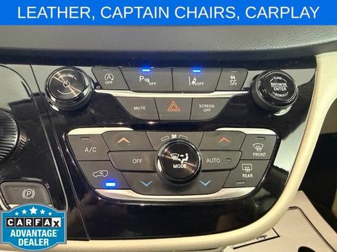Used 2024 Chrysler Pacifica Touring-L FWD image 21