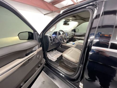 Used 2021 Ford Expedition XLT image 10