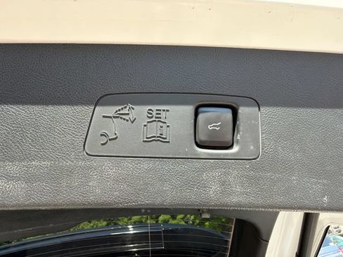 Used 2021 Lincoln Corsair Reserve AWD/4WD image 21
