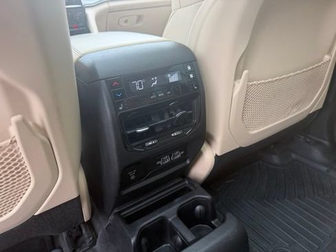 Used 2022 Jeep Grand Cherokee L Limited AWD/4WD image 21
