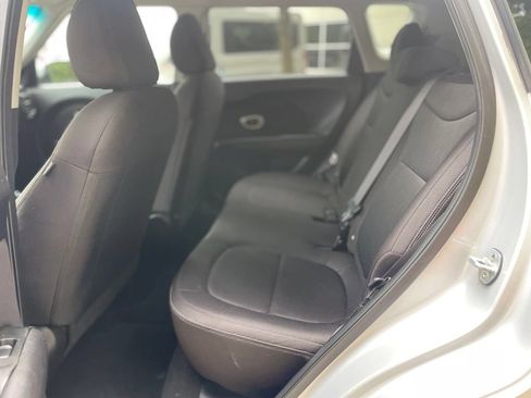 Used 2016 Kia Soul FWD image 18