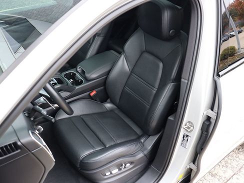 Used 2021 Porsche Cayenne Coupe image 39