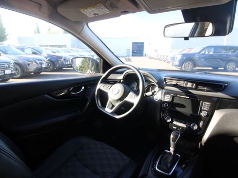 Used 2022 Nissan Rogue Sport SV w/ Technology Package image 24