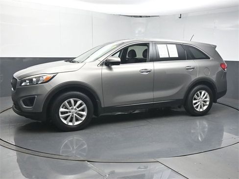 Used 2018 Kia Sorento L image 5