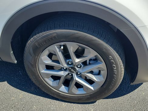 Used 2023 Kia Telluride LX FWD image 8