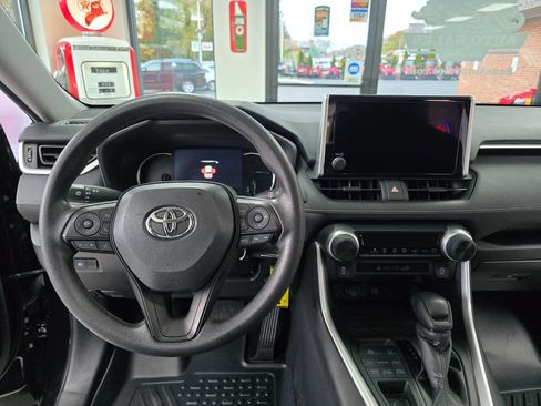 Used 2024 Toyota RAV4 LE image 27