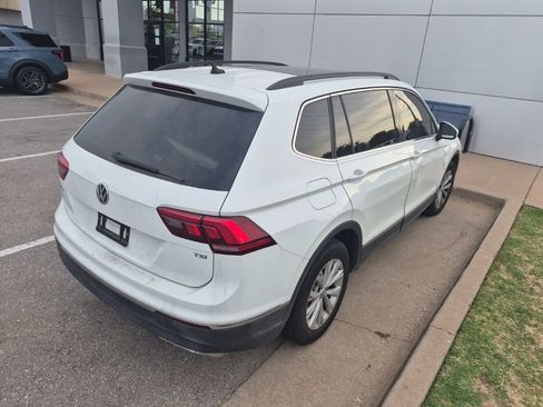 Used 2018 Volkswagen Tiguan SE w/ Panoramic Sunroof Package FWD image 14