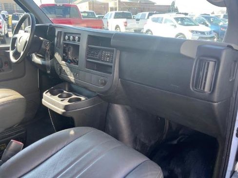 Used 2014 Chevrolet Express 2500 RWD image 10