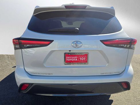 Used 2023 Toyota Highlander Limited image 4