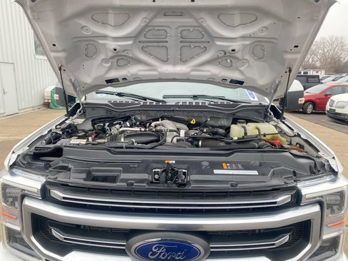 Used 2022 Ford F350 Platinum w/ FX4 Off-Road Package AWD/4WD image 11