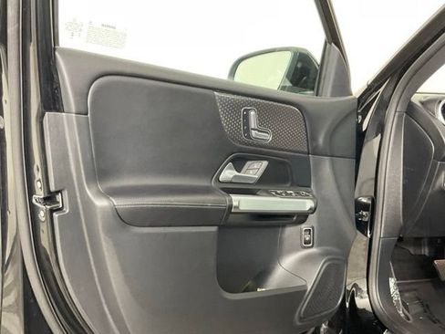 Used 2025 Mercedes-Benz GLB 250 image 11