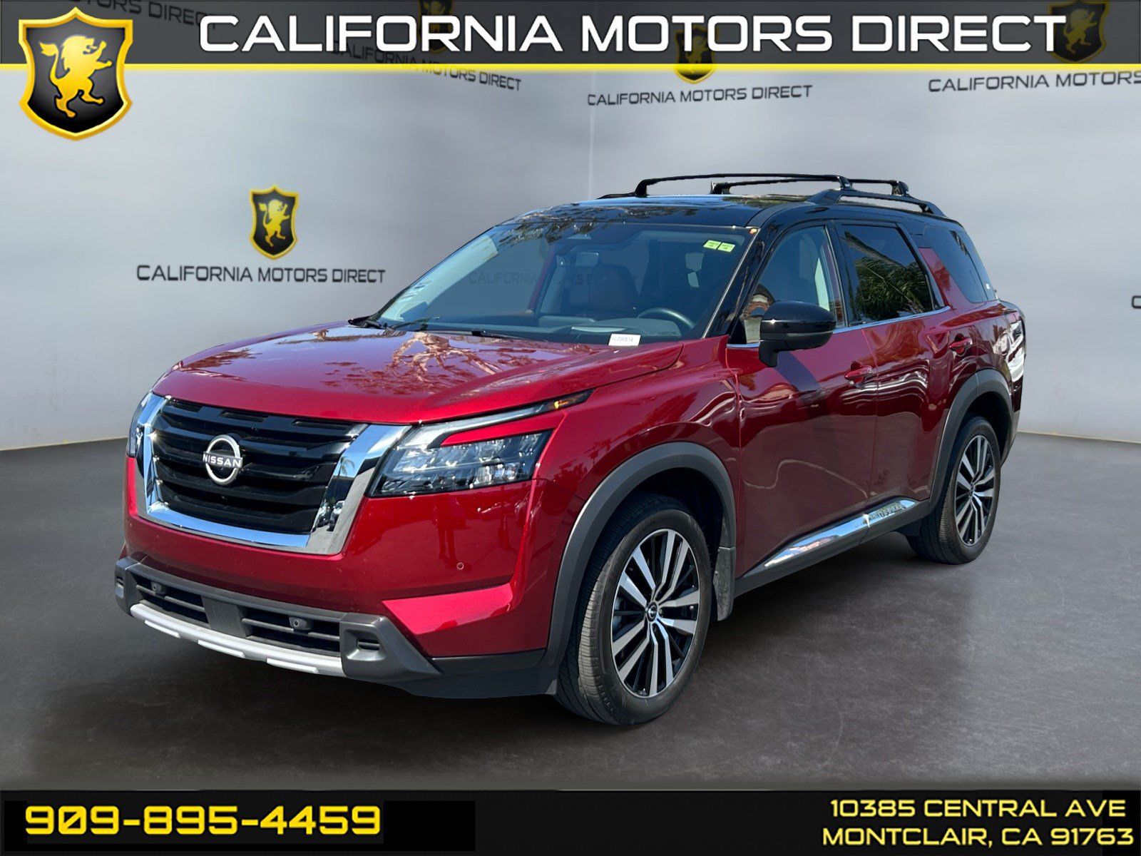 Used 2025 Nissan Pathfinder Platinum w/ Cargo Package FWD image 1