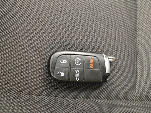 Used 2017 Dodge Charger SXT RWD image 32