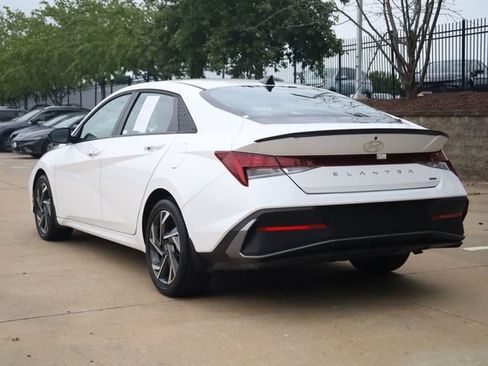 Used 2025 Hyundai Elantra SEL FWD image 7