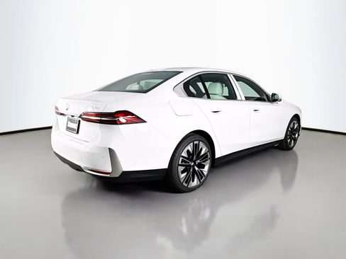 Used 2026 BMW 530i RWD image 7