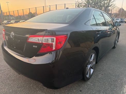 Used 2012 Toyota Camry SE w/ Leather Pkg FWD image 6