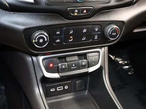 Certified 2024 GMC Terrain SLE AWD/4WD image 19
