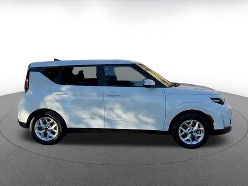 Used 2025 Kia Soul LX w/ LX Technology Package image 16
